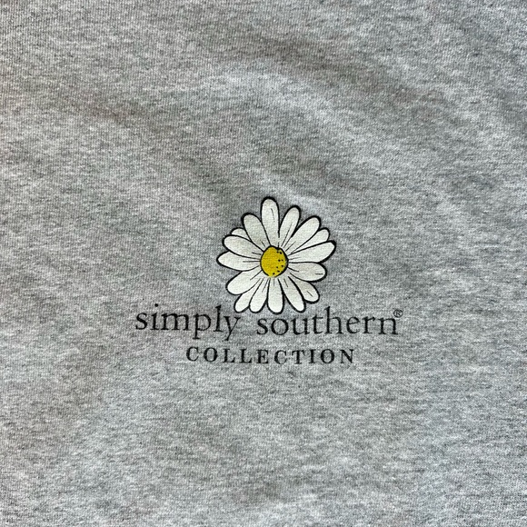 SIMPLY SOUTHERN Gray Graphic Softball Tee Size Medium - Picture 3 of 3